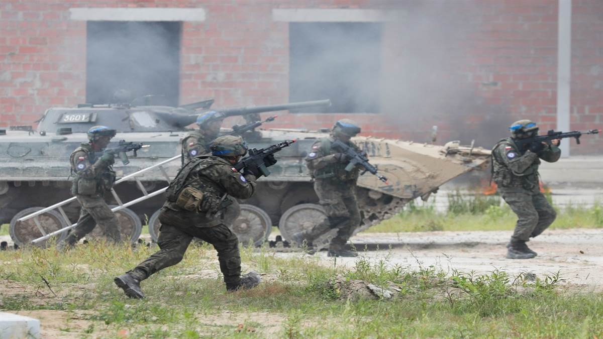 https://www.jagranimages.com/images/newimg/23112022/23_11_2022-nato_military_exercise_23223837.jpg