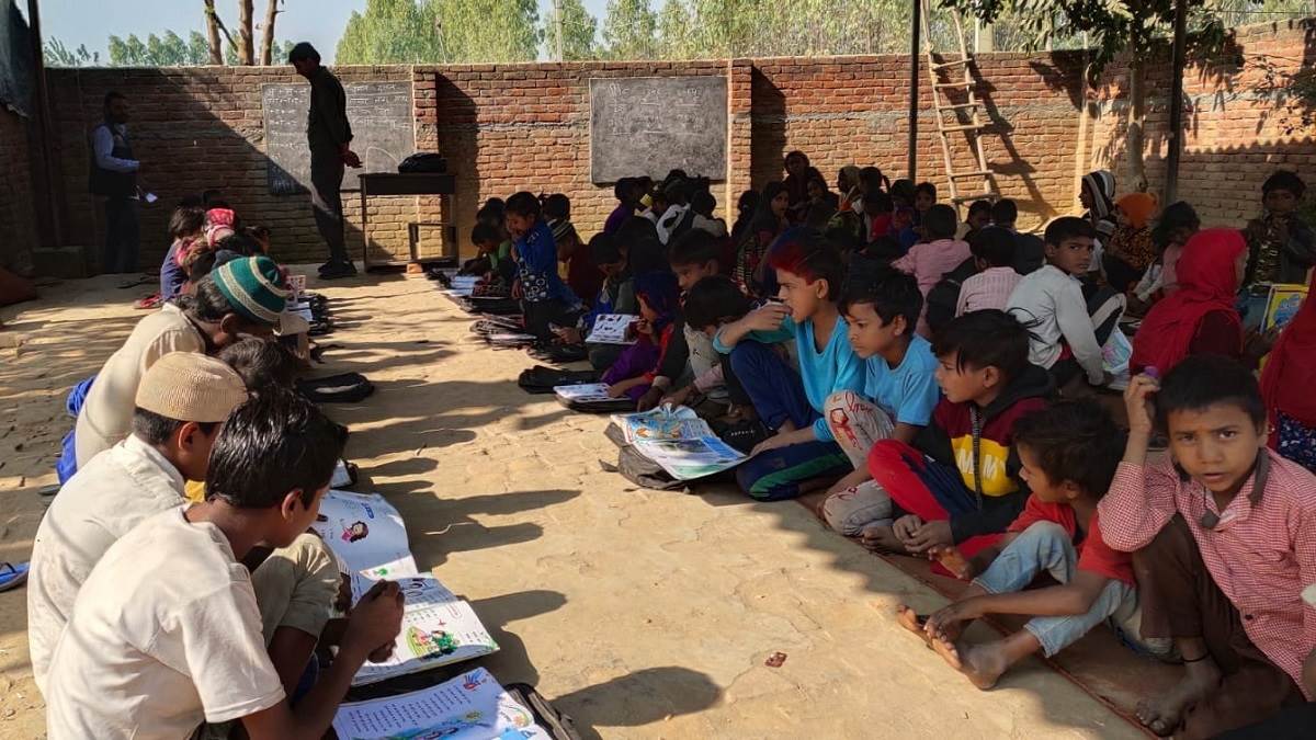 https://www.jagranimages.com/images/newimg/23112022/23_11_2022-primary_school_in_shamli_23222608.jpg