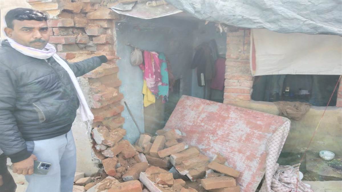 uncontrolled high speed tractor entered house in varanasi woman narrowly escaped people beat driver