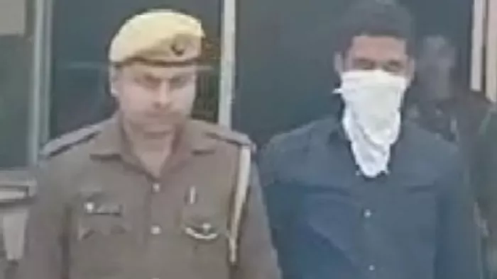 उघैती पुलिस की गिरफ्त में पिता का हत्यारोपित बेटा सचिन।- जागरण