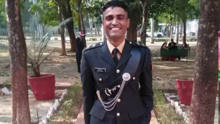 राजौरी में आतंकियों से मुठभेड़ में आगरा के कैप्टन शुभम गुप्ता बलिदान। फाइल फोटो।