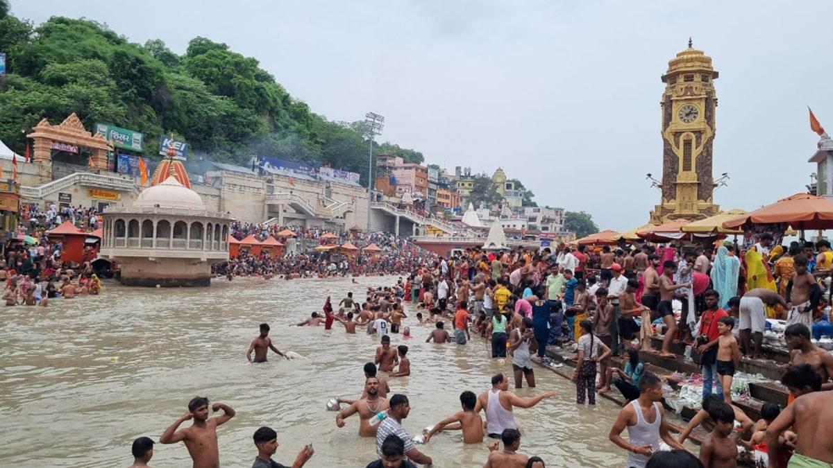 https://www.jagranimages.com/images/newimg/23112024/23_11_2024-ganga-snan_23836038.jpg