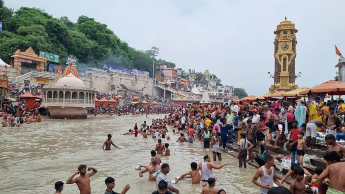 Pollution in Ganga: राष्ट्रीय स्वच्छ गंगा मिशन (एनएमसीजी) ने मामले की जांच के निर्देश दिए हैं।