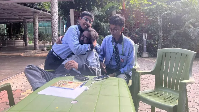 सीएम हेमंत सोरेन ने बच्चों के साथ शेयर की तस्वीरें