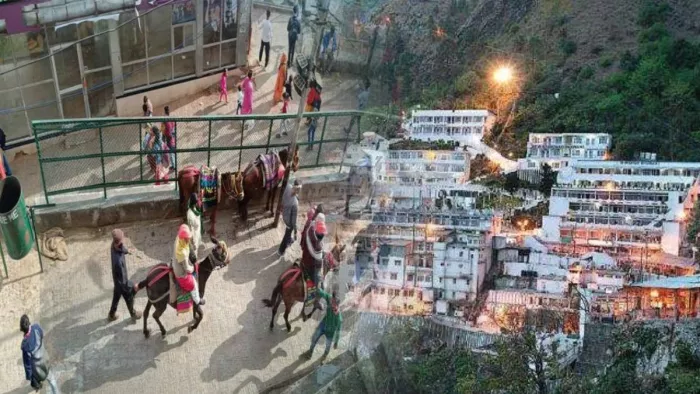 वैष्णो देवी भवन पर रोपवे परियोजना के विरोध में हड़ताल जारी