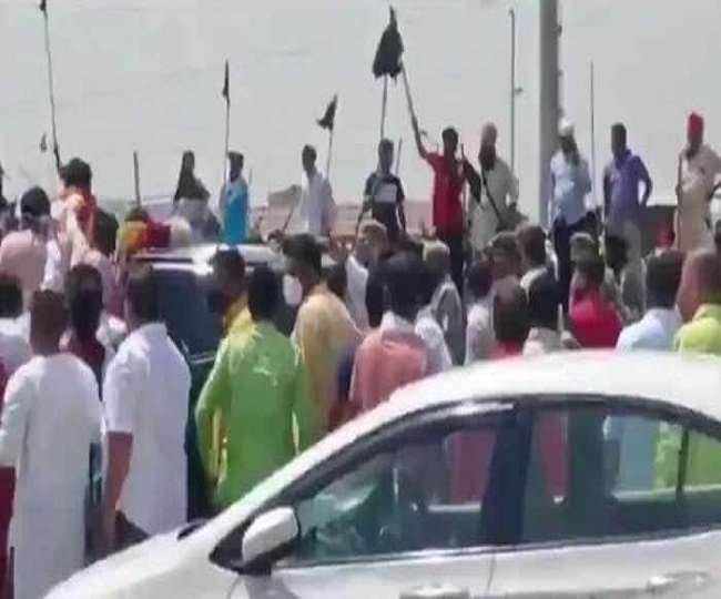 अपने नेताओं को हिरासत में लिए जाने से भड़के किसान, मोदीनगर-हापुड़ मार्ग किया जाम