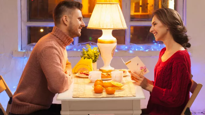 Dating Tips: पहली डेट कॉमेडी या ट्रैजडी में न बदल जाए, इसके लिए ध्यान रखें ये बातें