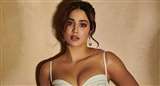 Janhvi Kapoor Romance: जाह्नवी कपूर फिल्म एक्ट्रेस है।