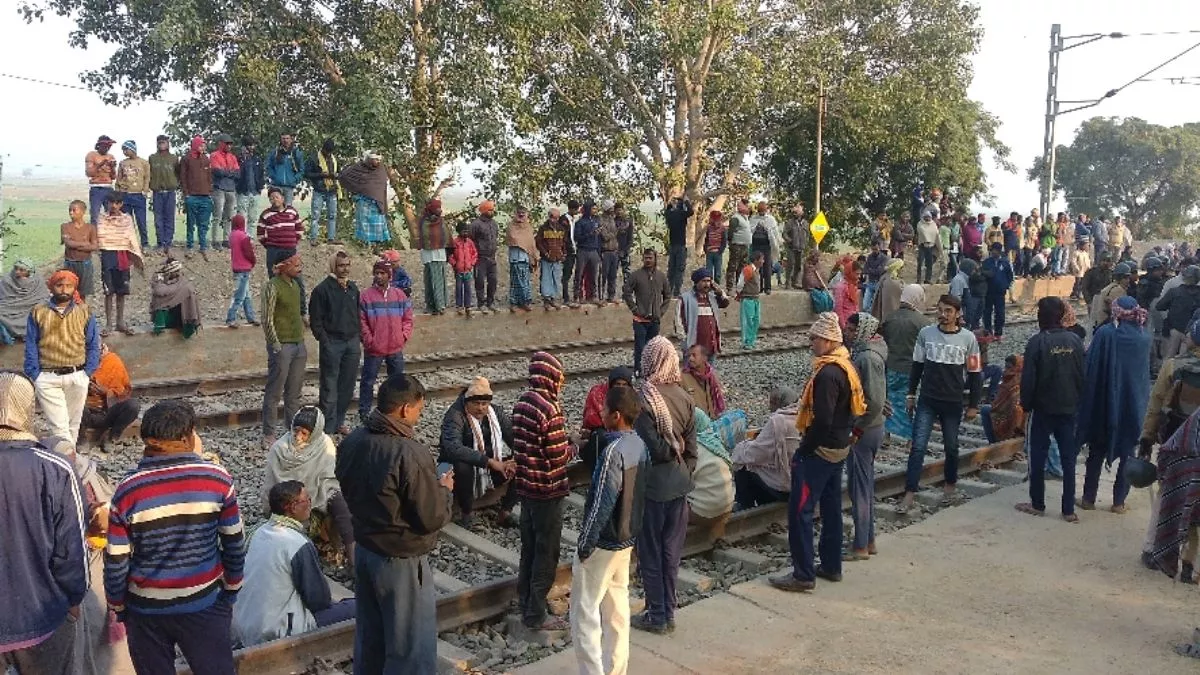 Lakhisarai News: मसुदन स्टेशन पर चक्का जाम, तीन घंटे बाधित रहा किऊल-जमालपुर रेलखंड; परीक्षार्थी रहे परेशान