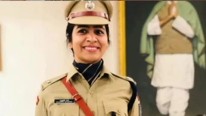 ओवरलोड गन्ना ट्रकों के खिलाफ चला एएसपी का हंटर, एक दर्जन ट्रकों पर जुर्माना, मिल प्रबंधक को नोटिस