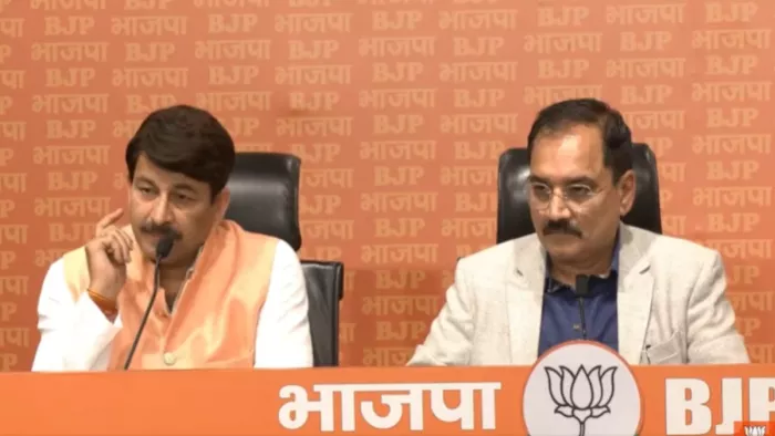दिल्ली बीजेपी ने केजरीवाल सरकार पर दवा घोटाले का आरोप लगाया।