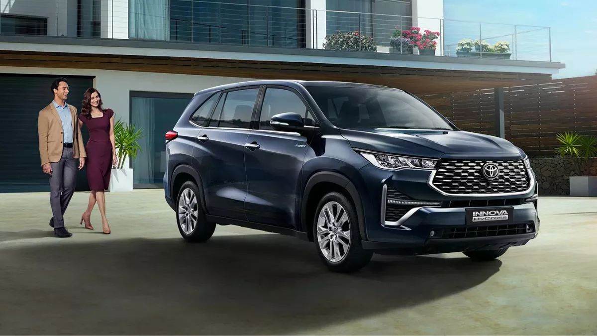https://www.jagranimages.com/images/newimg/23122023/23_12_2023-toyota_innova_hycross_7_23611792.jpg