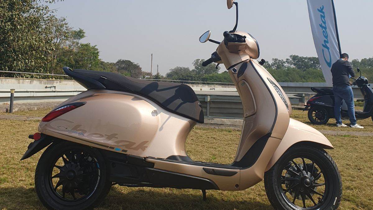 https://www.jagranimages.com/images/newimg/23122024/23_12_2024-bajaj_chetak_35_series_23854200.jpg