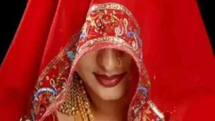 सोमवार को पीड़िता ने एसपी से शिकायत कर कार्रवाई की मांग की है।