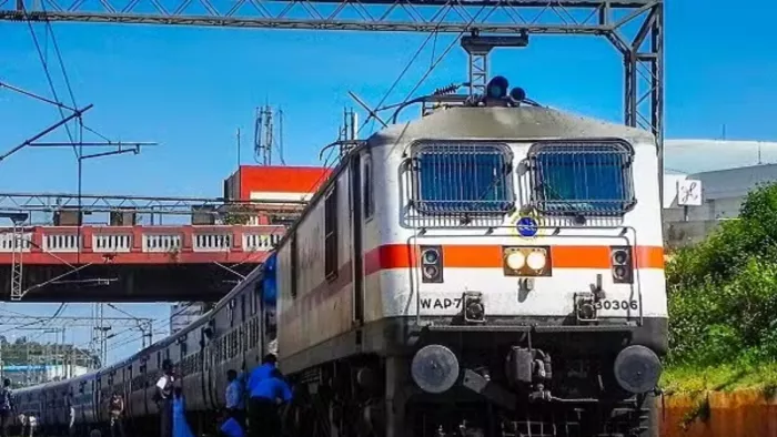 क्रिसमस, नववर्ष और उर्स के लिए अजमेर-बांद्रा स्पेशल ट्रेन की घोषणा। प्रतीकात्मक तस्वीरें