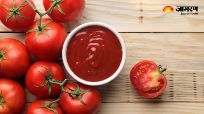 Tomato Sauce Recipe: टेस्टी के साथ हेल्दी भी होगी घर पर बनी टोमैटो सॉस, ऐसे करें तैयार (Image: Freepik)