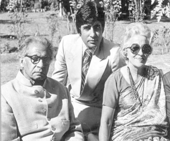 Harivansh Rai Bachchan and Teji Bachchan were tied in the sacred bond of  marriage on 24 January 1942 in the district court of Prayagraj