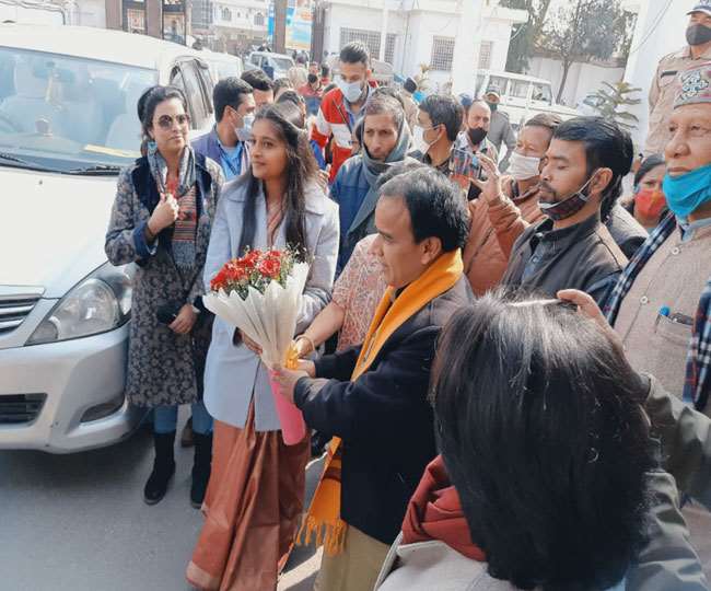 सृष्टि गोस्वामी बनीं एक दिन की उत्तराखंड की सीएम। जागरण