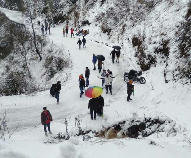 Weather in Nainital Today: पर्वतीय क्षेत्रों में 24 व 25 जनवरी को भी बूंदाबादी की संभावना बनी रहेगी।