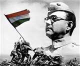 झांकी में नेताजी की मूर्ति लगी है, उनकी आजाद हिंद फौज के स्वतंत्रता संग्राम में योगदान को दर्शाया गया है।