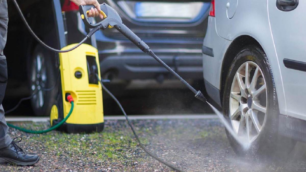 सर्विस सेंटर की झंझट खत्म! ये है Car Washer Price, जिससे बाइक की भी होगी सफाई