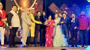 17th Bhojpuri Film Award dinesh lal yadav nirahua pradeep pandey chintu And Amrapali Dubey Win Best Actor Award