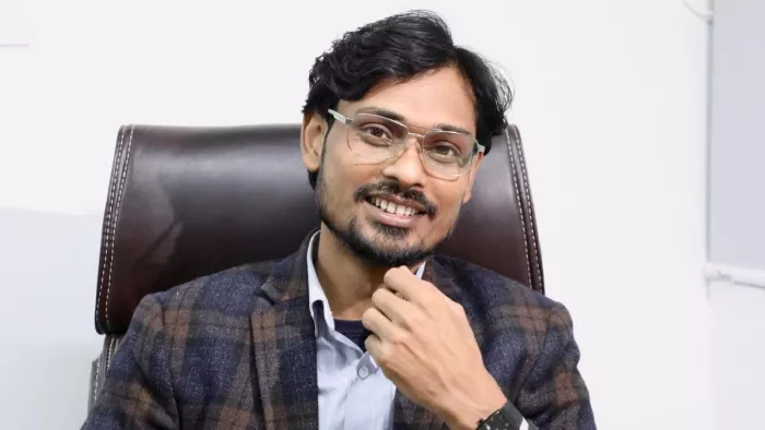 दिलखुश कुमार की कैब सर्विस कंपनी के मालिक बनने की कहानी दिलचस्प है।