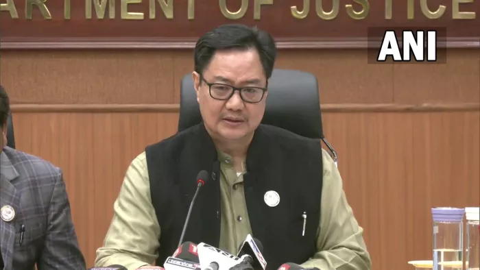 Kiren Rijiju: साथ आएं सरकार और न्यायपालिका, कम होंगे लंबित केस