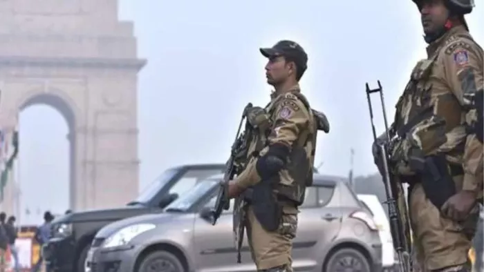 दिल्ली हमेशा से आतंकियों व असामाजिक तत्वों के निशाने पर रही है