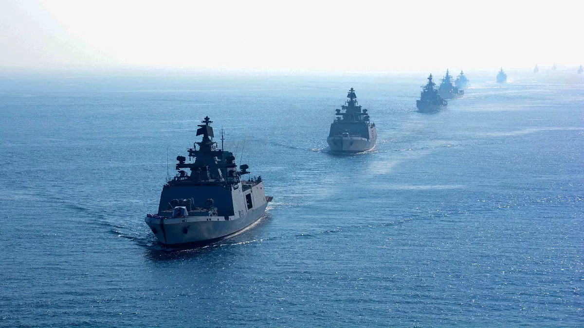 TROPEX: भारतीय नौसेना ने हिंद महासागर क्षेत्र में किया सैन्य अभ्यास, देखिए तस्वीरें