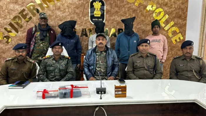 प्रेस वार्ता में जानकारी देते एसपी अंजनी अंजन। जागरण