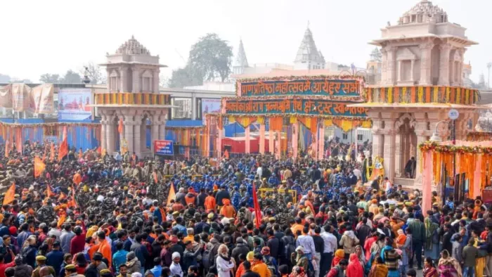 मंगलवार को पूरे दिन आस्था के ज्वार से अभिषिक्त होता रहा रामजन्मभूमि पर बना नवनिर्मित मंदिर। जीतू निषाद