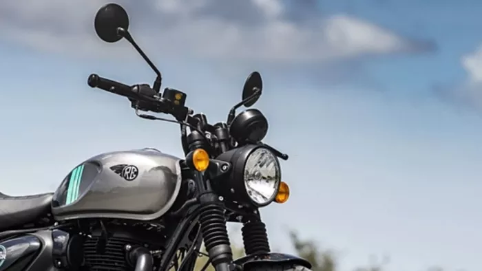 Royal Enfield Hunter 450 की पहली झलक सामने आई है।