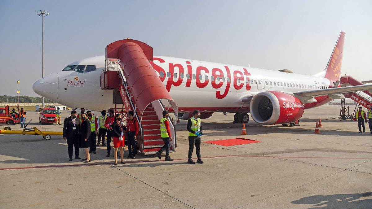 https://www.jagranimages.com/images/newimg/24012024/24_01_2024-spicejet_23637038_162013413.jpg