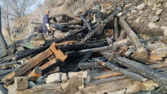 नाथपा गांव के मकान में लगी भीषण आग, दो नेपाली युवकों की जलकर हुई दर्दनाक मौत