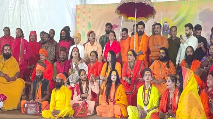 महाकुंभ में ममता कुलकर्णी ने ली संन्यास की दीक्षा।