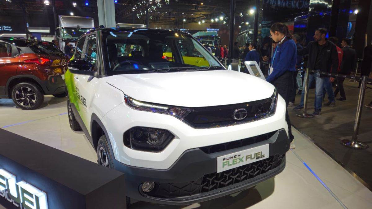 https://www.jagranimages.com/images/newimg/24012025/24_01_2025-tata_punch_flex_fuel_model_23871864.jpg