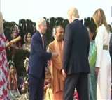 Trump Agra Visit: पूरी ताजनगरी पर चढ़ा राष्ट्रपति ट्रंप का खुमार, इस पल का साक्षी बनने को सभी बेताब