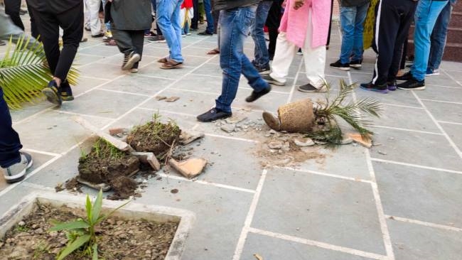 Congress daughterchar(39)s daughter-in-law dies in suspicious circumstances, uproar - Uttarakhand Haridwar Crime News