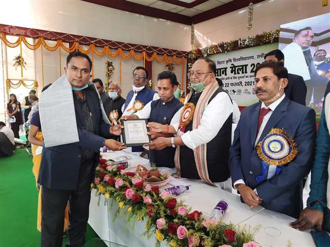50 farmers participated in the conference the minister gave the award to scientists and farmers at rohtas agriculture fair
