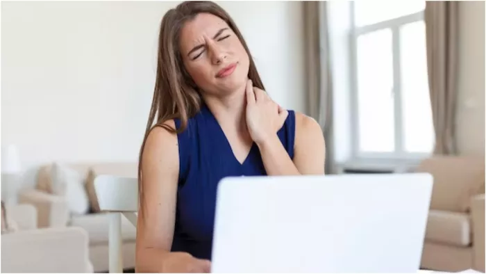 Types of Cervical Pain: गर्दन में होते हैं कई तरह के दर्द, आप भी पहचानकर लें सही इलाज