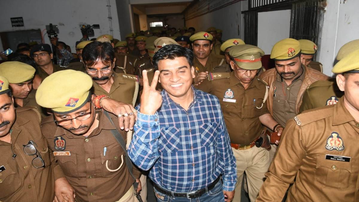 Irfan solanki Case सपा MLA इरफान सोलंकी आज मुस्‍कुराते हुए कोर्ट में