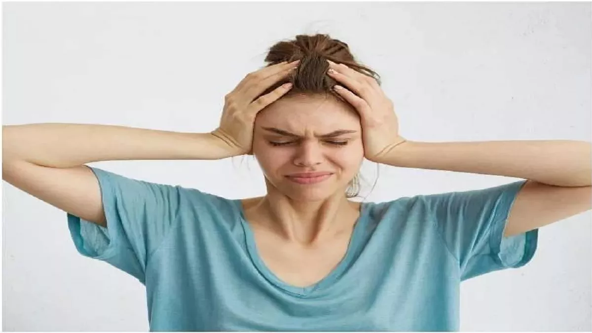Migraine: माइग्रेन की समस्या दूर करने के लिए डाइट में जरूर शामिल करें ये 5 चीजें