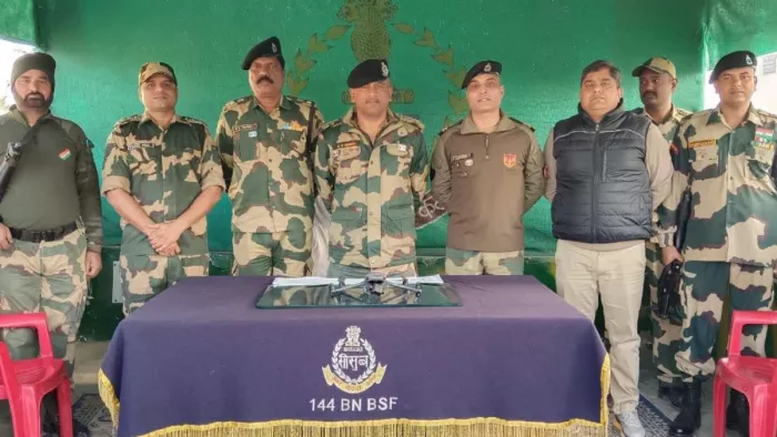 बीएसएफ ने पाक से आए ड्रोन को किया बरामद।