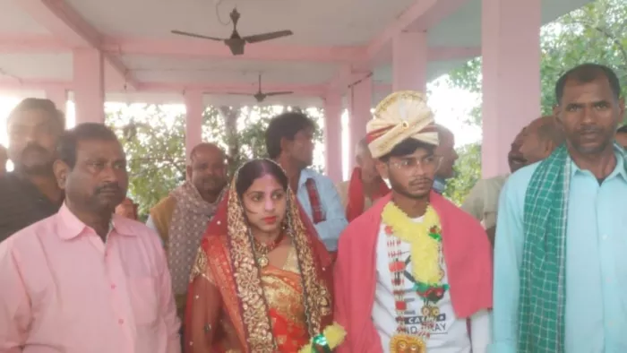 पंचों ने कराया प्रेमी जोड़े का आदर्श विवाह। (जागरण फोटो)
