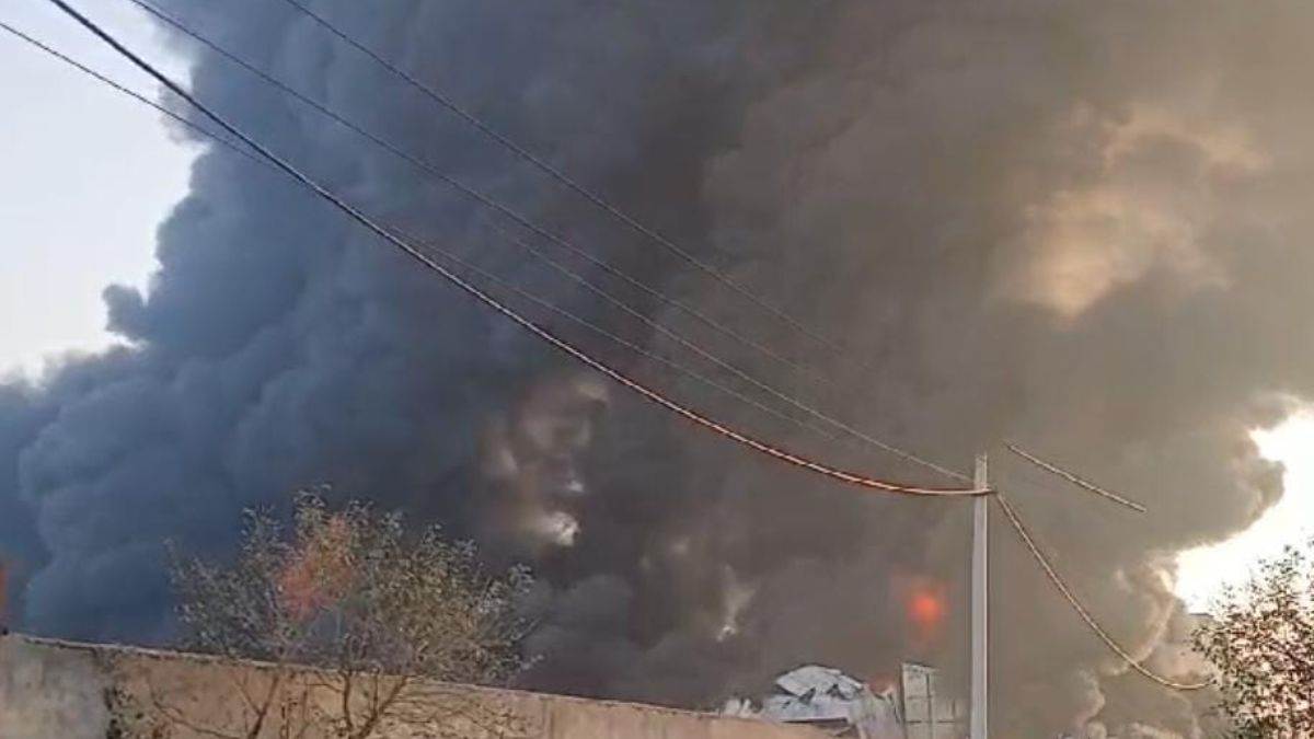 ncr fire in factory of ramnagar piplikheda many fire brigade vehicles present on the spot