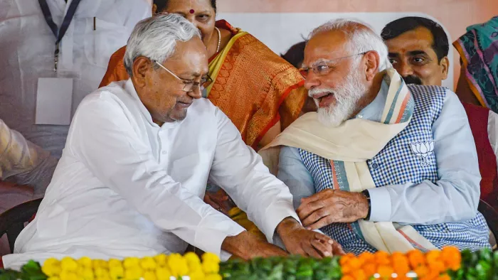एक रैली में बिहार के सीएम नीतीश कुमार और प्रधानमंत्री नरेंद्र मोदी। फाइल फोटो- पीटीआई