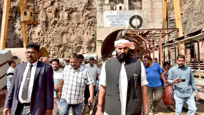तेलंगाना में टनल में फंसे मजदूरों को बचाने की कोशिश जारी। ( फोटो- एएनआई )