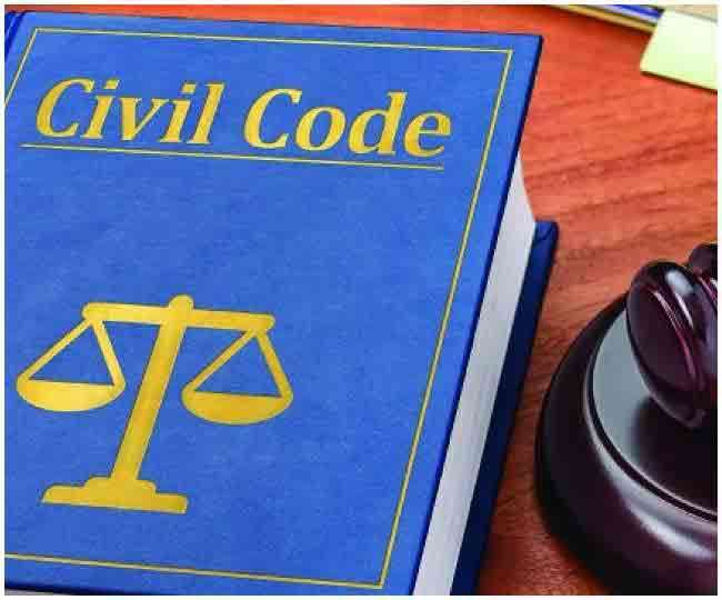 देश में यूनिफार्म सिविल कोड लागू करने की मांग के बीच उत्तराखंड इस ओर कदम बढ़ा सकता है।
