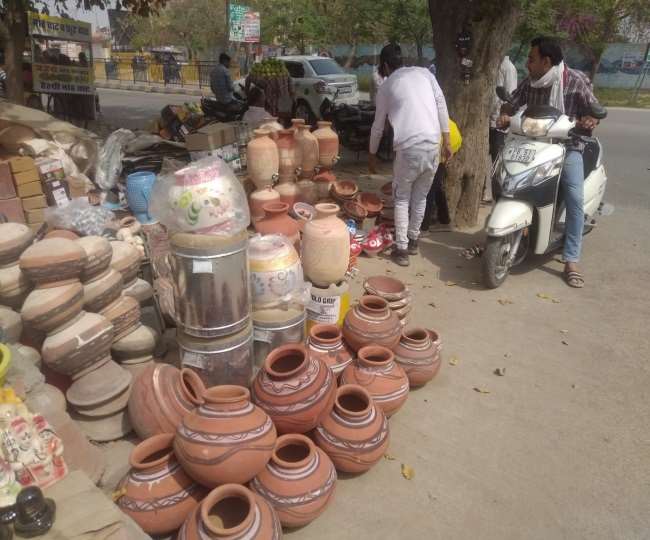 https://www.jagranimages.com/images/newimg/24032022/24_03_2022-soil_pot_22566826.jpg